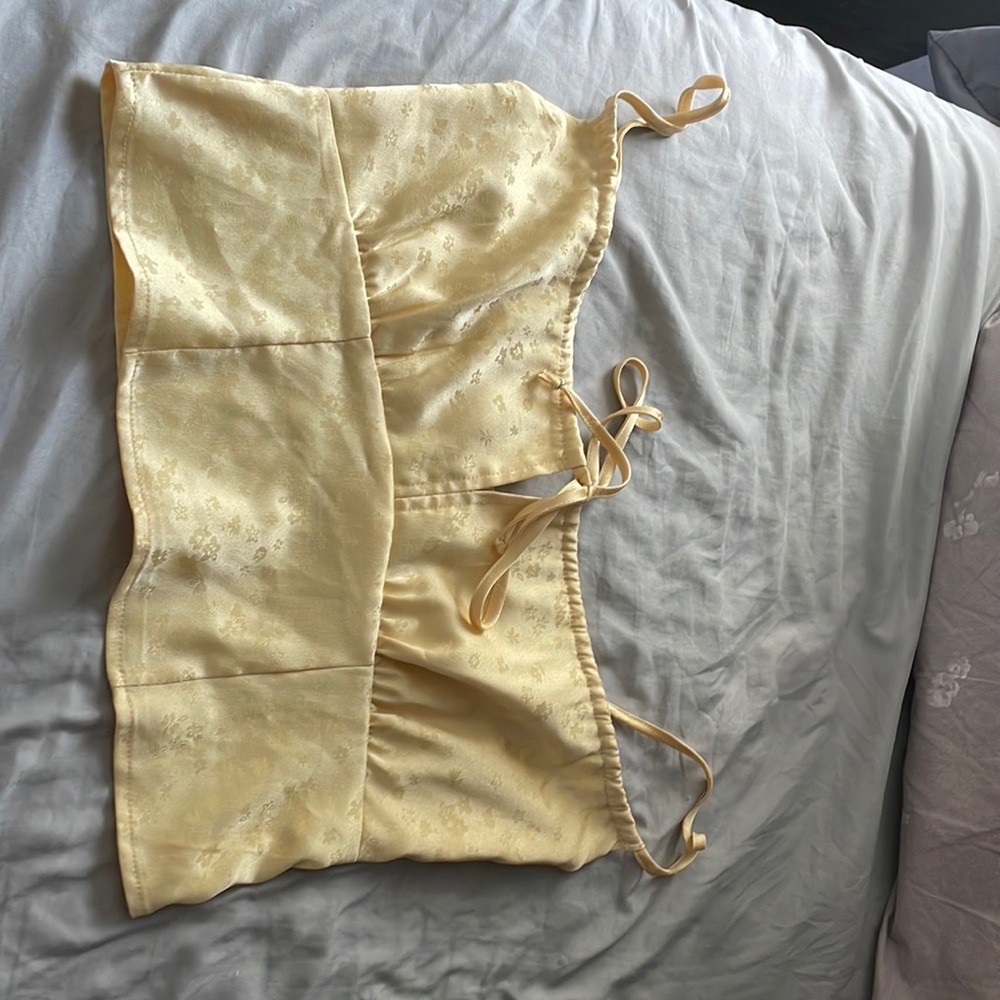 It looks like a medium but it says extra small.